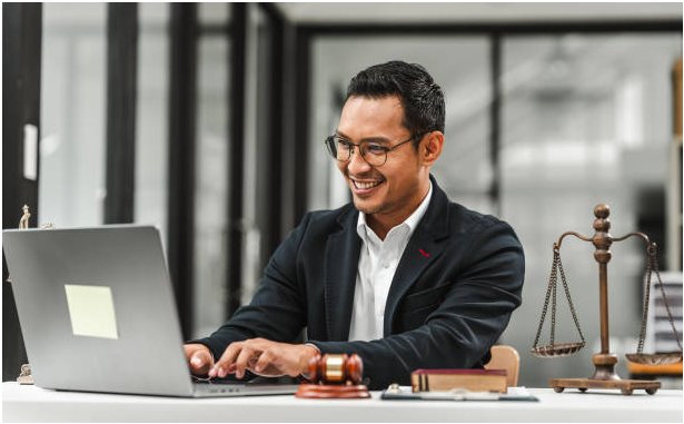 How Lawyers Can Enhance Their Digital Presence and Generate Leads