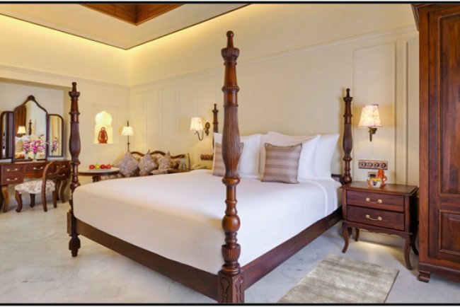 How Modern Couples Are Transforming Romantic Travel Through Hotel Packages in Bhopal